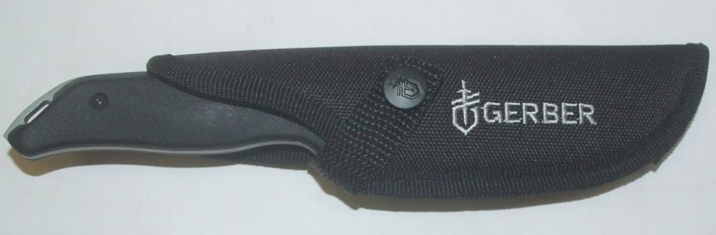 COLTELLO DA CACCIA CON SCUOIATORE GERBER MOMENT