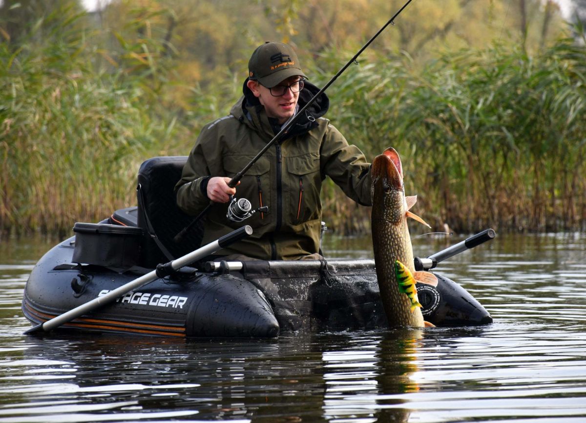 BELLY BOAT HIGH RIDER V2 170 X 116CM - SAVAGE GEAR