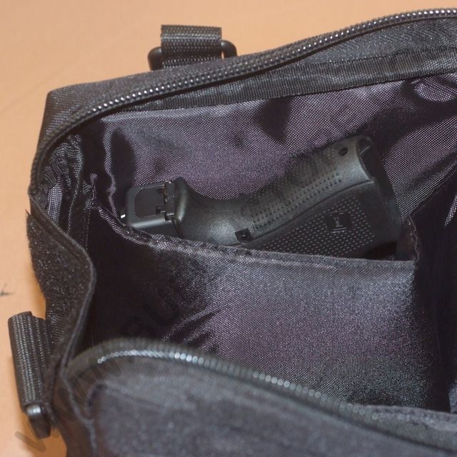 GLOCK BORSA SPORT PER 4 PISTOLE E 6 CARICATORI BIFILARI 38 cm x 25 cm x  22.5 cm