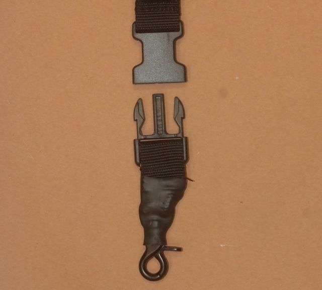CINGHIA TATTICA AD 1 PUNTO CON SGANCIO A CLIP COLORE NERO