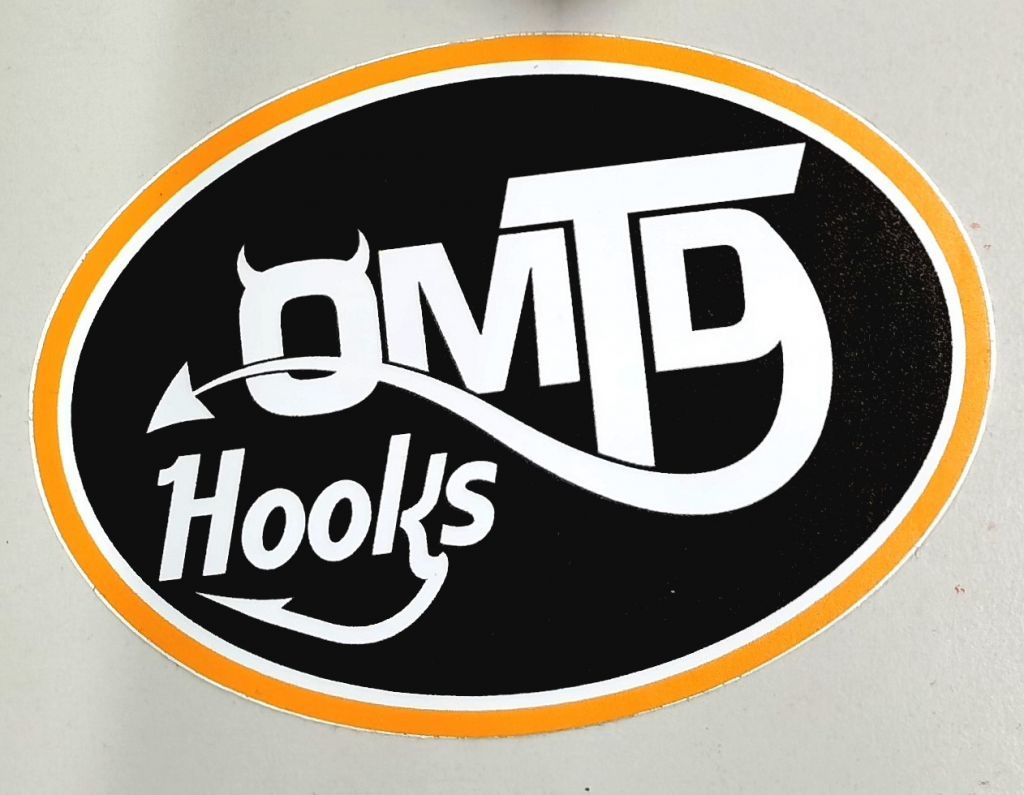 STICKER ADESIVO MOLIX  OMTD HOOKS - OMAGGIO PESCA PER ORDINI SUPERIORI A 29 €