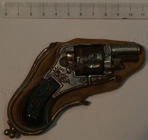 RISSPY - REVOLVER ANTICO CON INCISIONI -CAL.5 mm - USATO