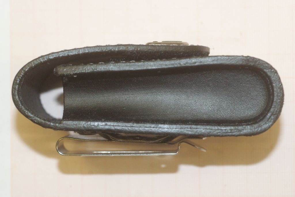 VICTORINOX FODERO IN PELLE NERA CON GANCIO PIVOTTANTE PER COLTELLI DA 91 MM V-4.0521.31