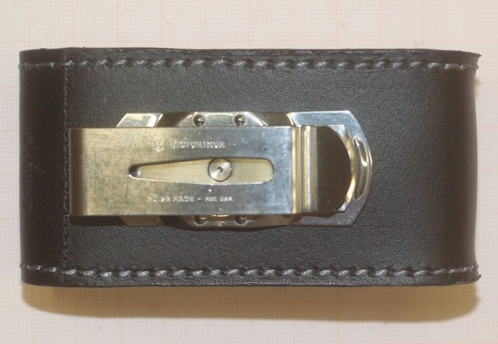 VICTORINOX FODERO IN PELLE NERA CON GANCIO PIVOTTANTE PER COLTELLI DA 91 MM V-4.0521.31