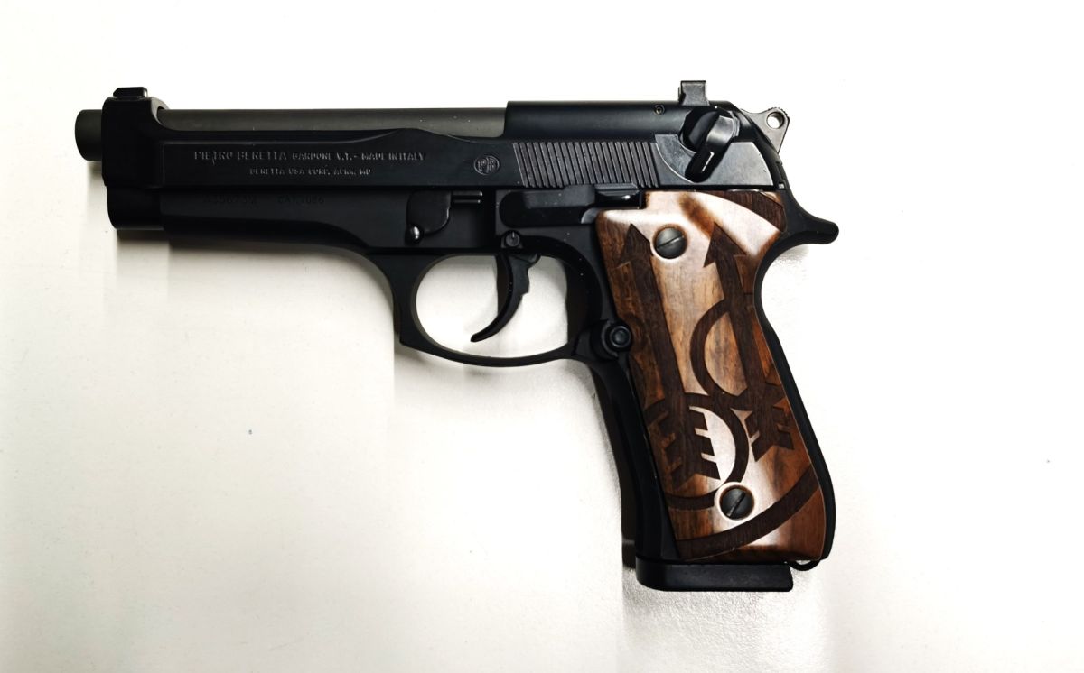 BERETTA GUANCETTE BIG LOGO IN NOCE PER SERIE 92  