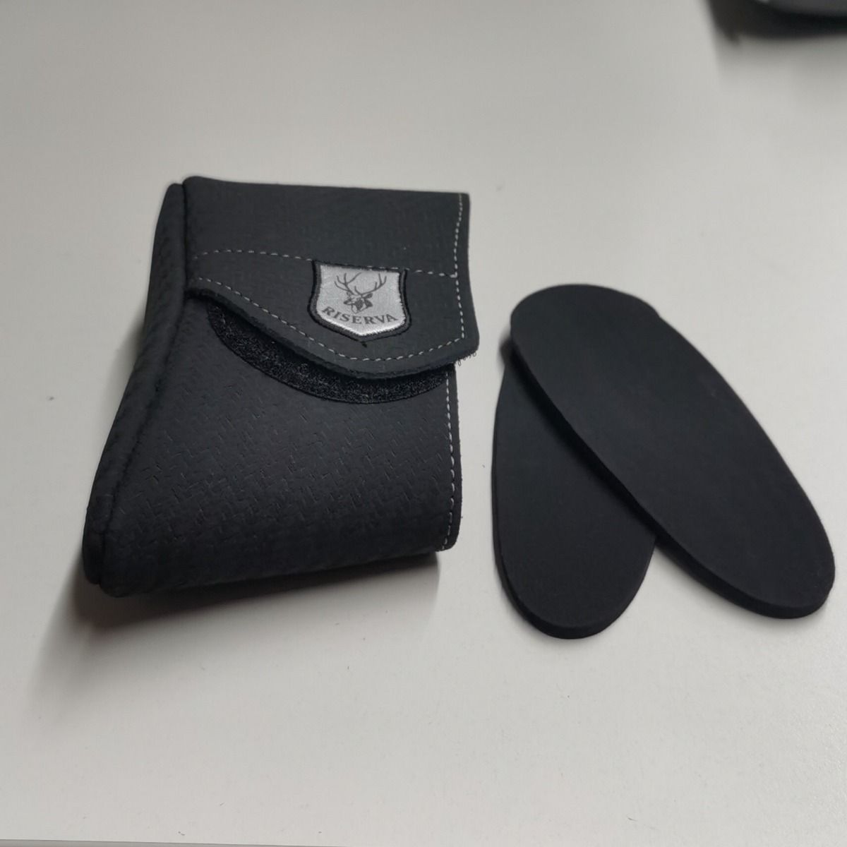 RISERVA SCARPETTA IN PELLE CON EFFETTO CARBONIO 