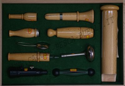 HUBERTUS KIT RICHIAMI/FISCHETTI IN LEGNO - 10 richiami a fiato